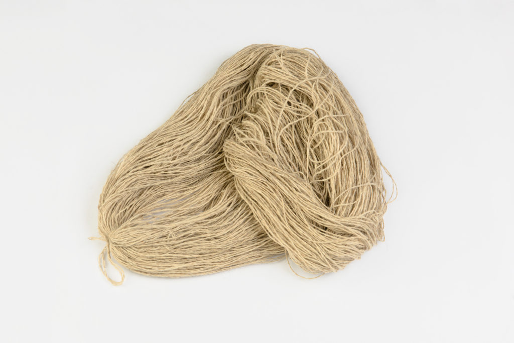 Woolen yarn — view 2