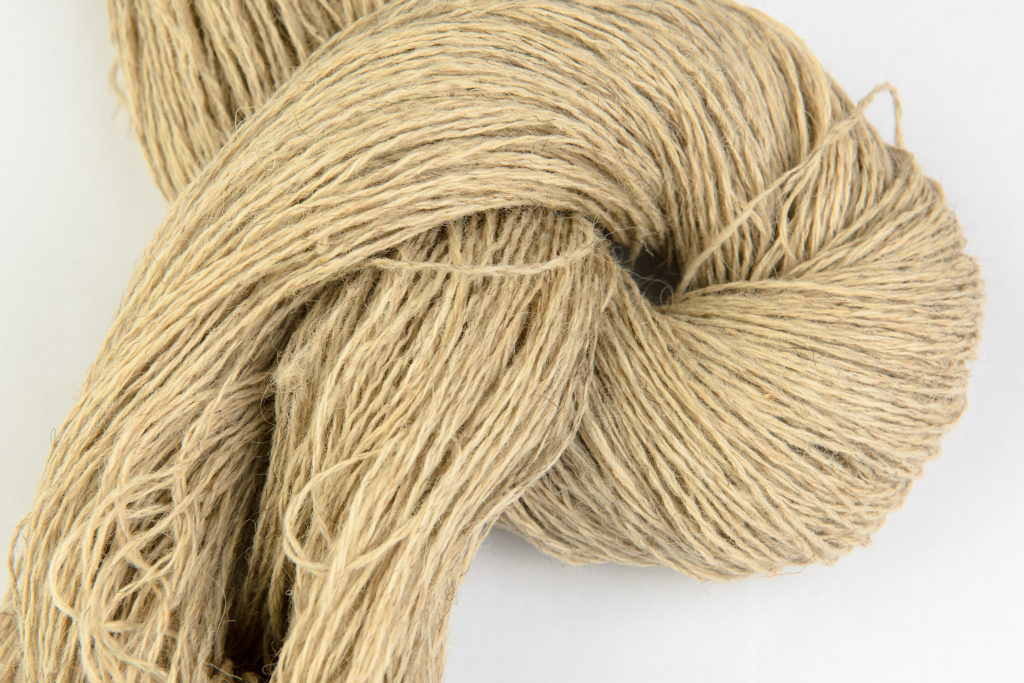 Woolen yarn — view 3
